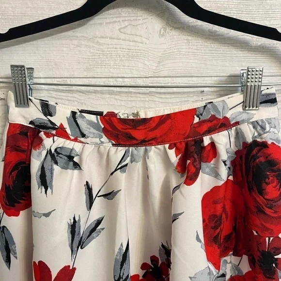 Speechless Women’s Red Floral High Front Long Back Skirt. Size 1 - Picture 5 of 6